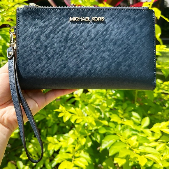 Michael Kors Jet Set Travel Large Double Zip Phone Wallet Wristlet Navy Leather - Picture 8 of 9
